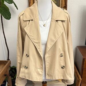 H&M women’s Double-Breasted Tan cropped trench coat jacket